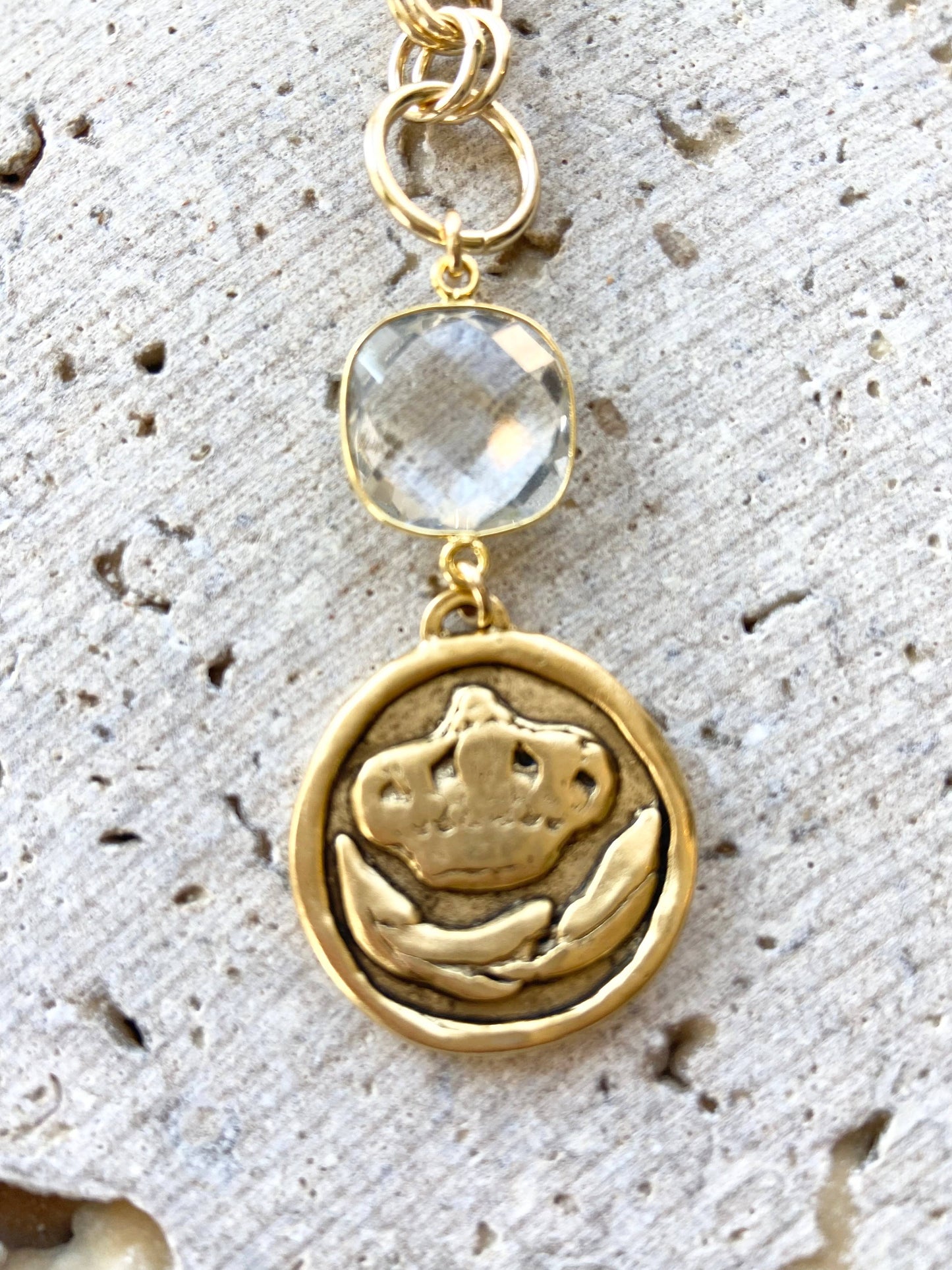 VB&CO Designs Handmade Jewelry - Queen bee pearl necklace boutique salon bee Jewerly trendy: 17”