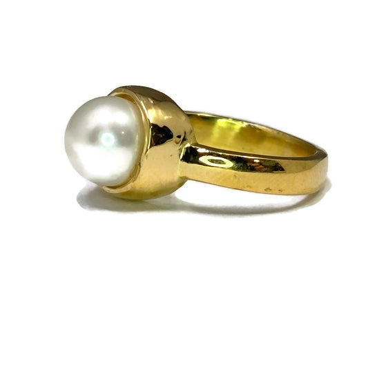 18K Yellow Gold and Akoya Cultured Pearl Ring 3200.00