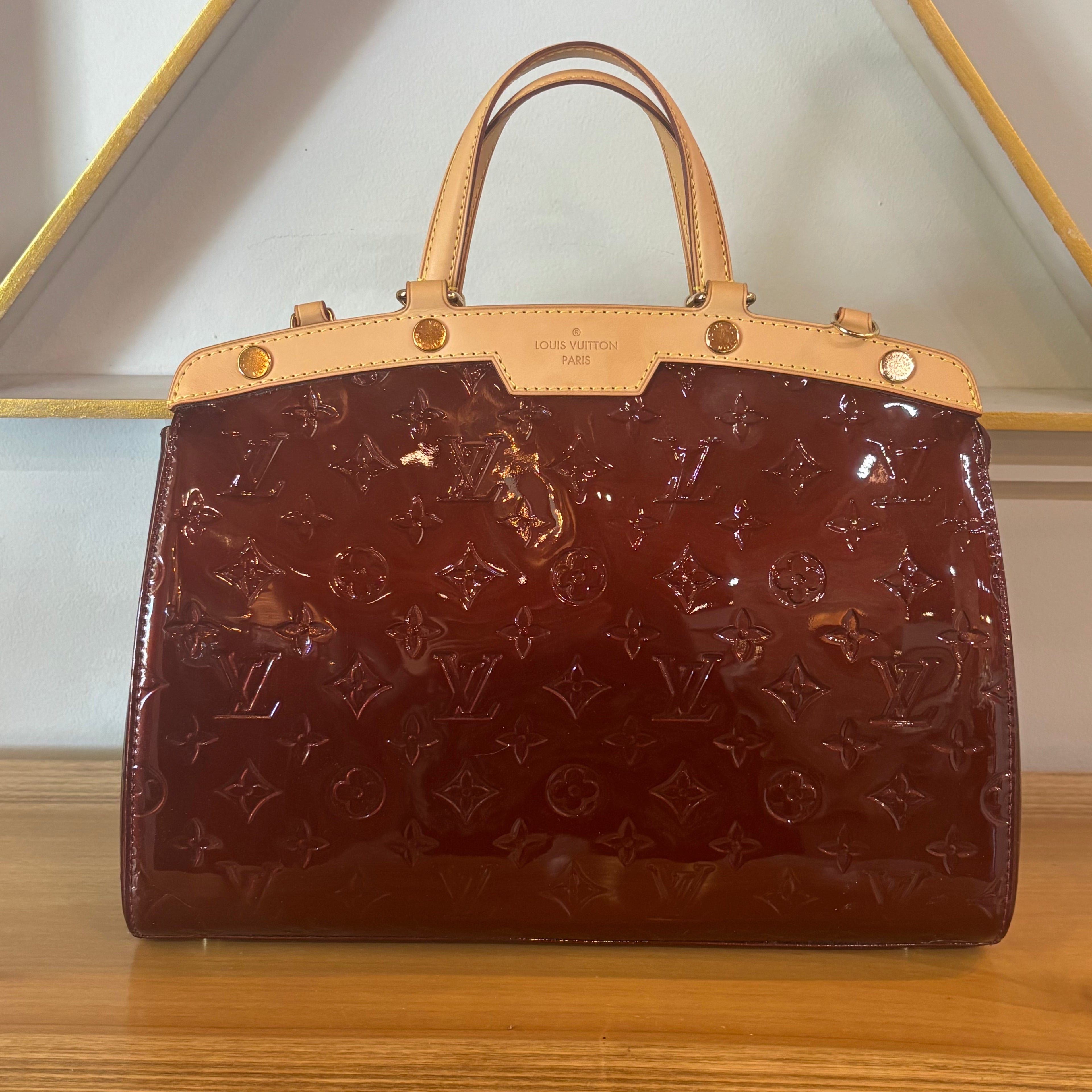 LV A Condition Vernis Brea MM Amarante 1600.00