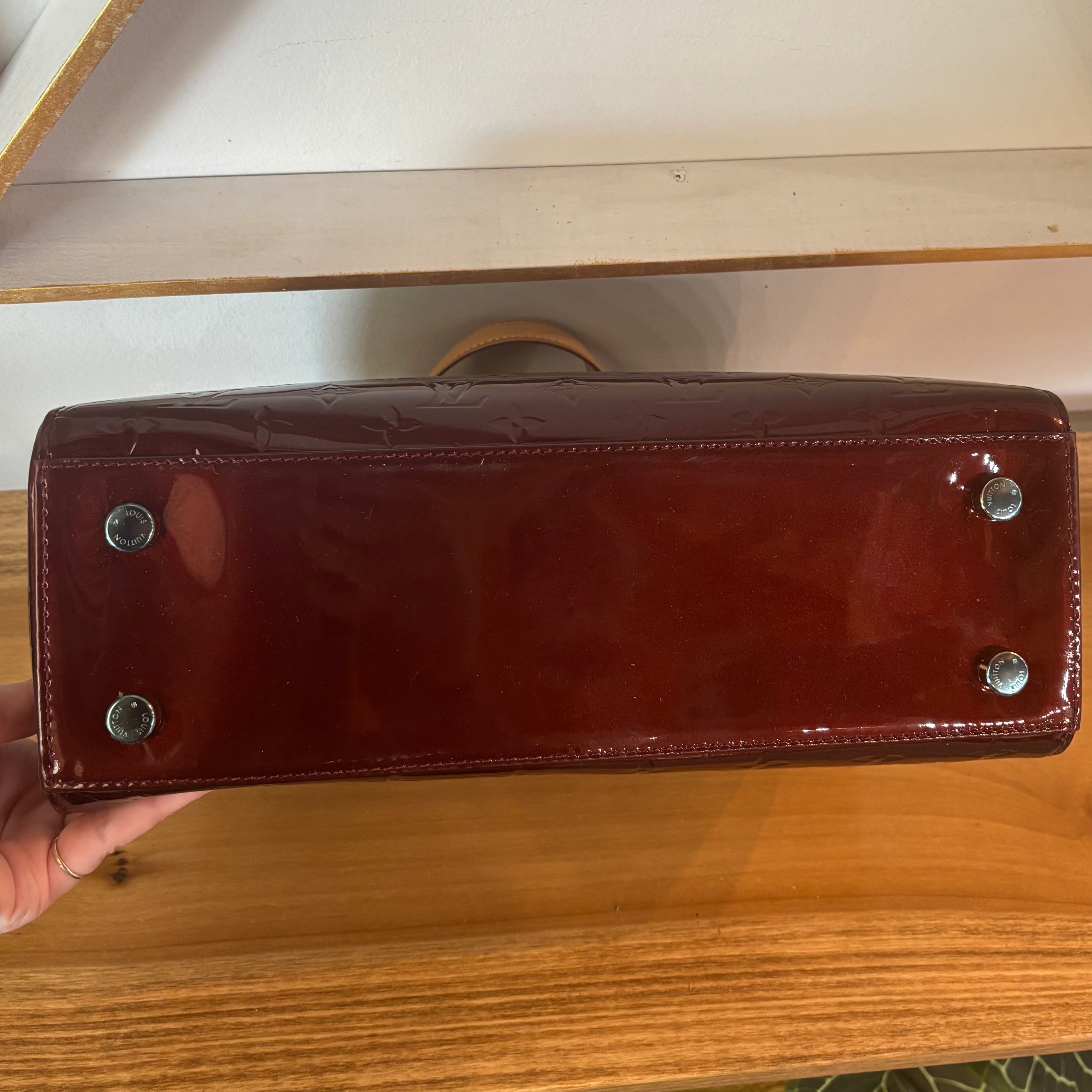 LV A Condition Vernis Brea MM Amarante 1600.00