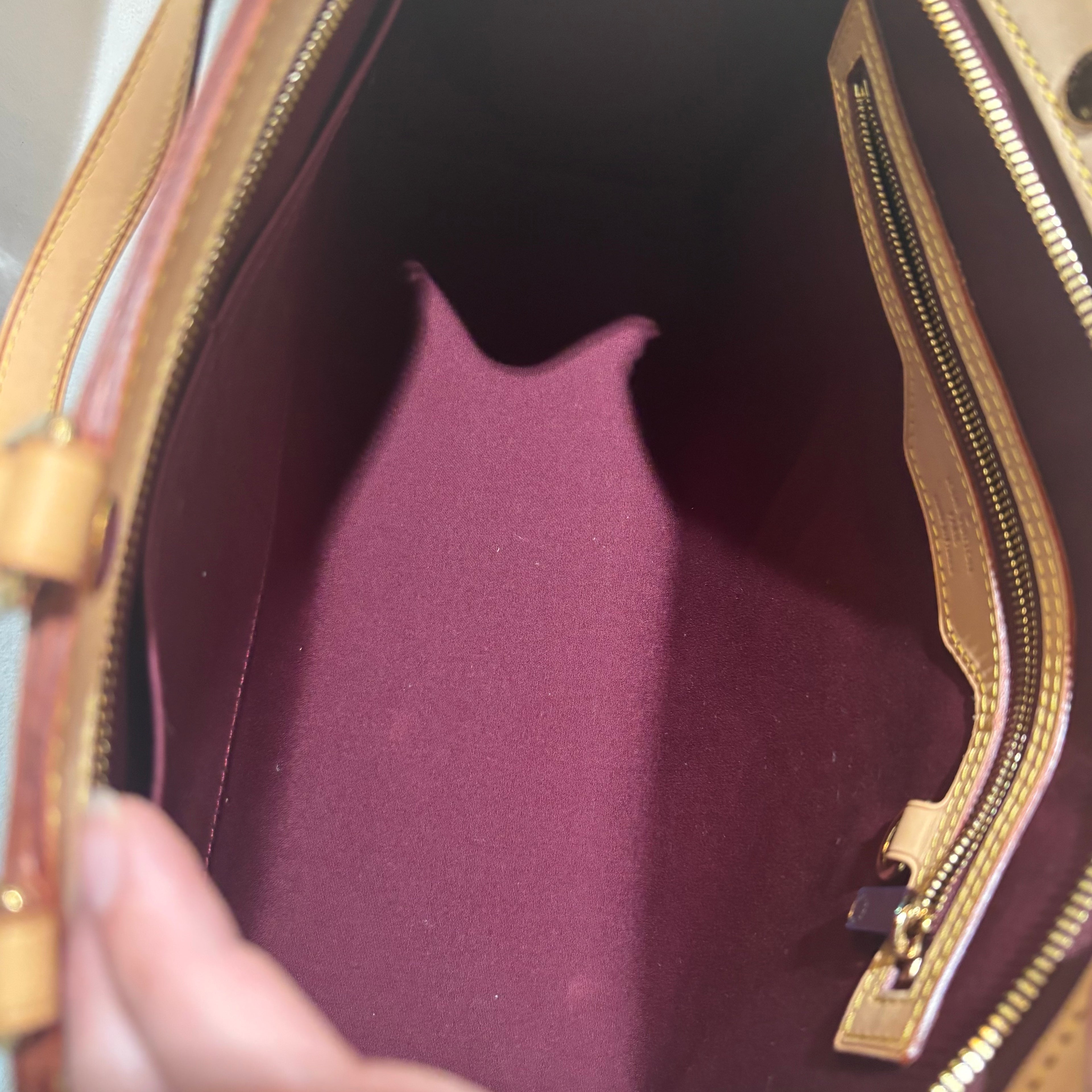 LV A Condition Vernis Brea MM Amarante 1600.00