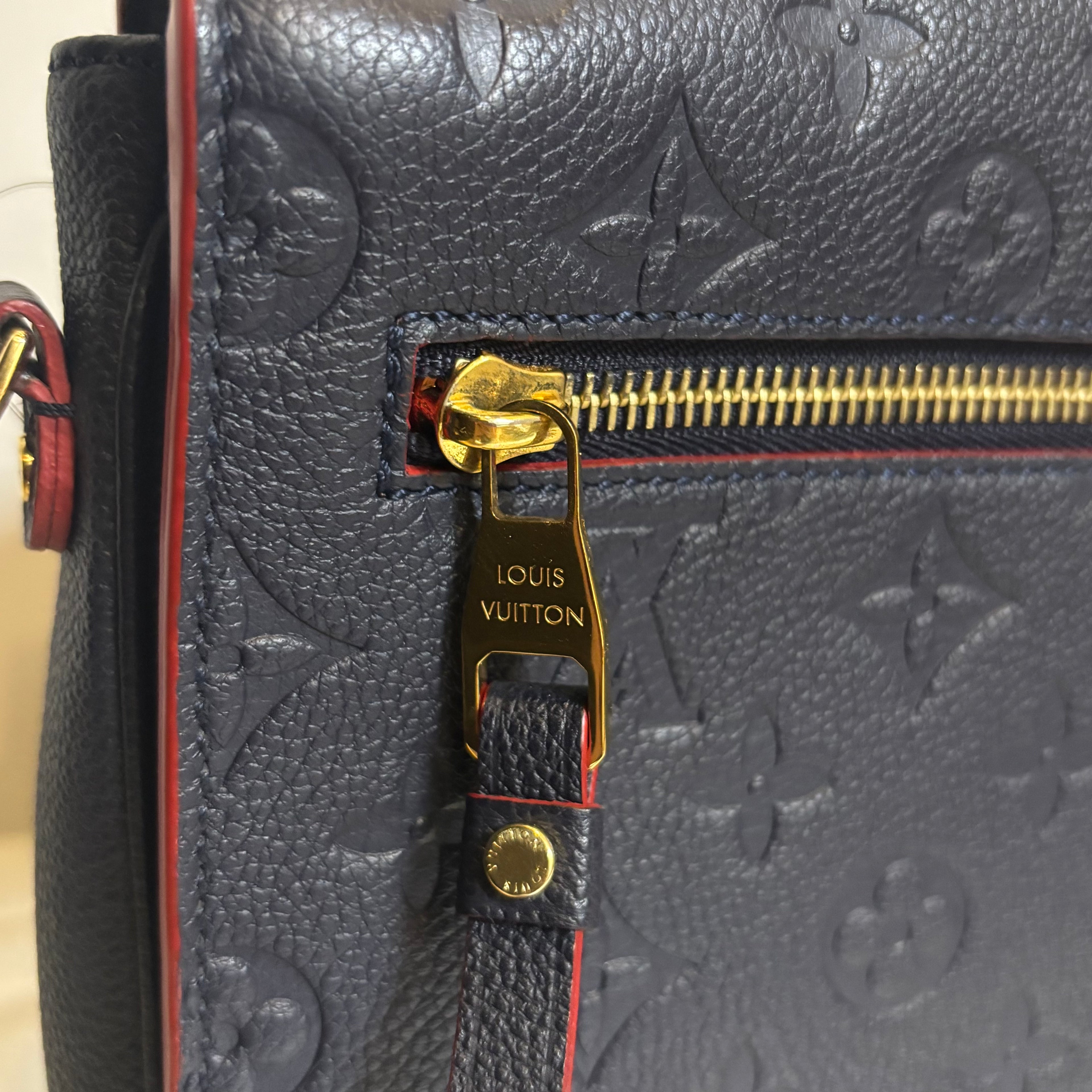 Louis Vuitton A Condition Metis Empreinte Pochette 2600.00