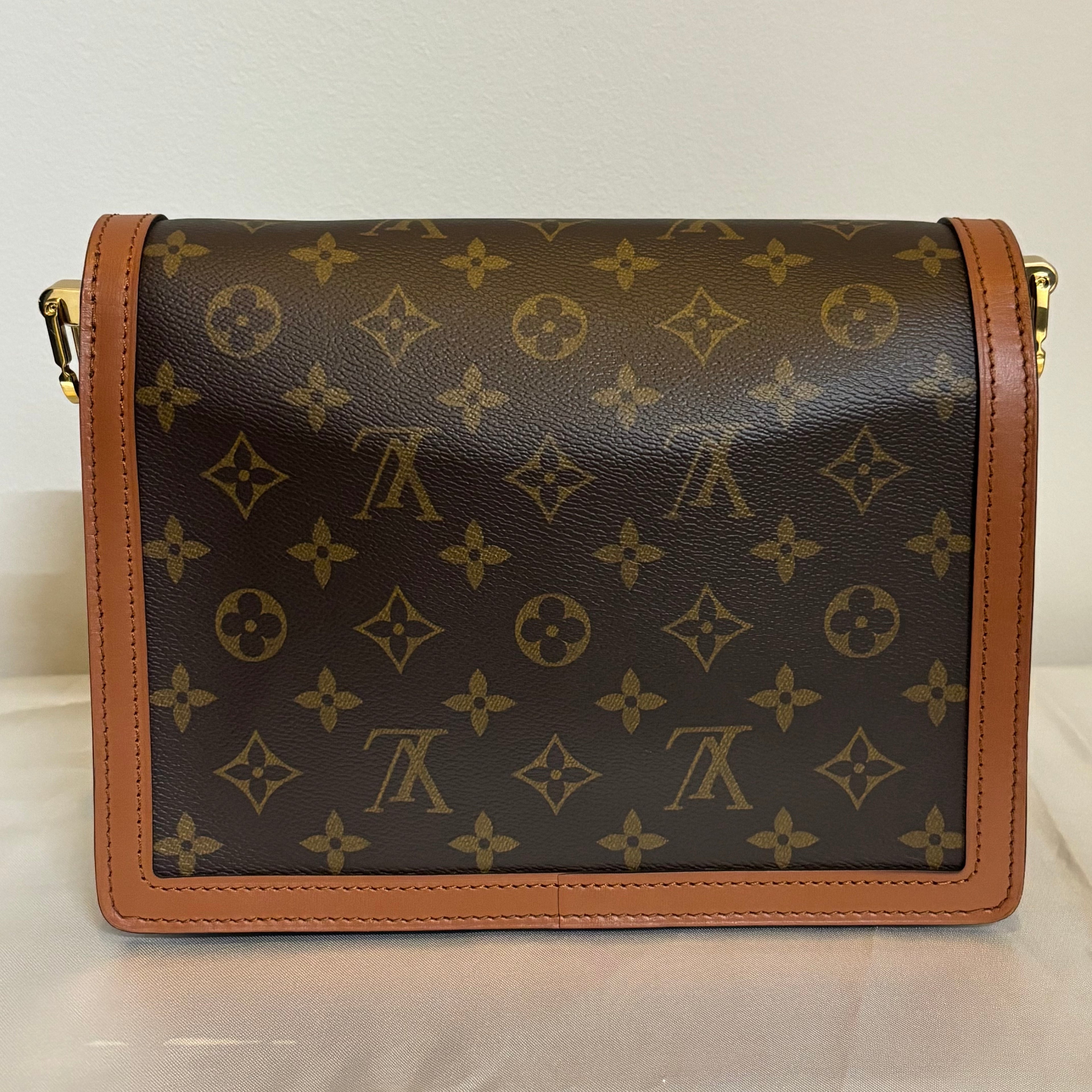 Louis Vuitton A Condition Monogram Dauphine 3400.00