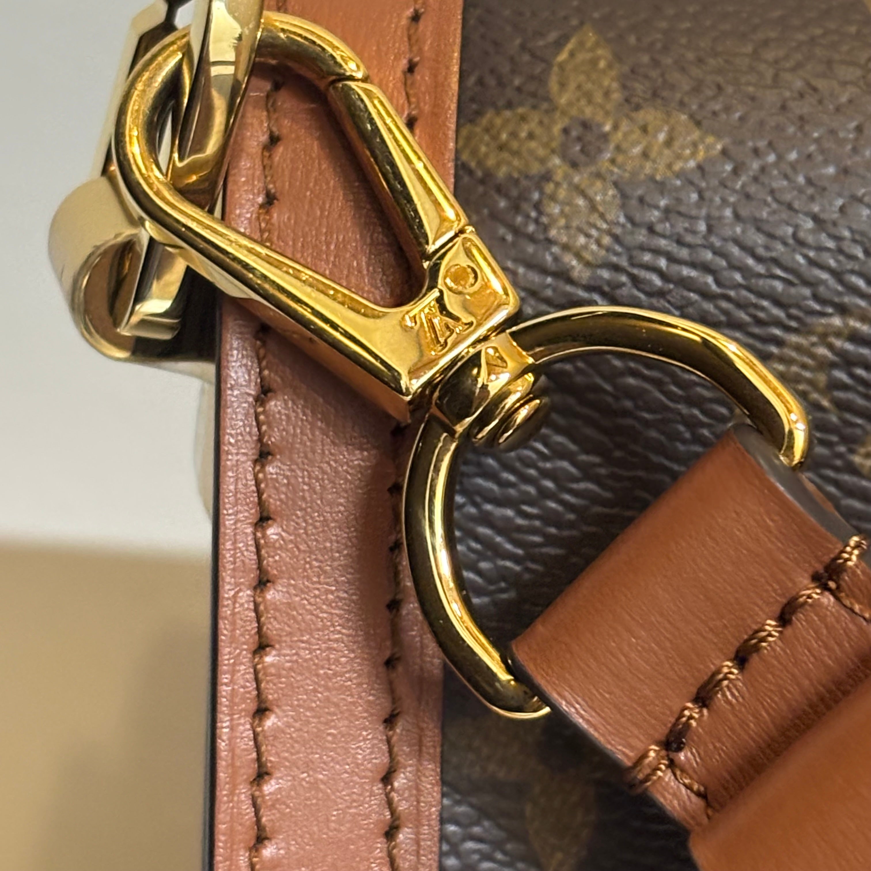 Louis Vuitton A Condition Monogram Dauphine 3400.00