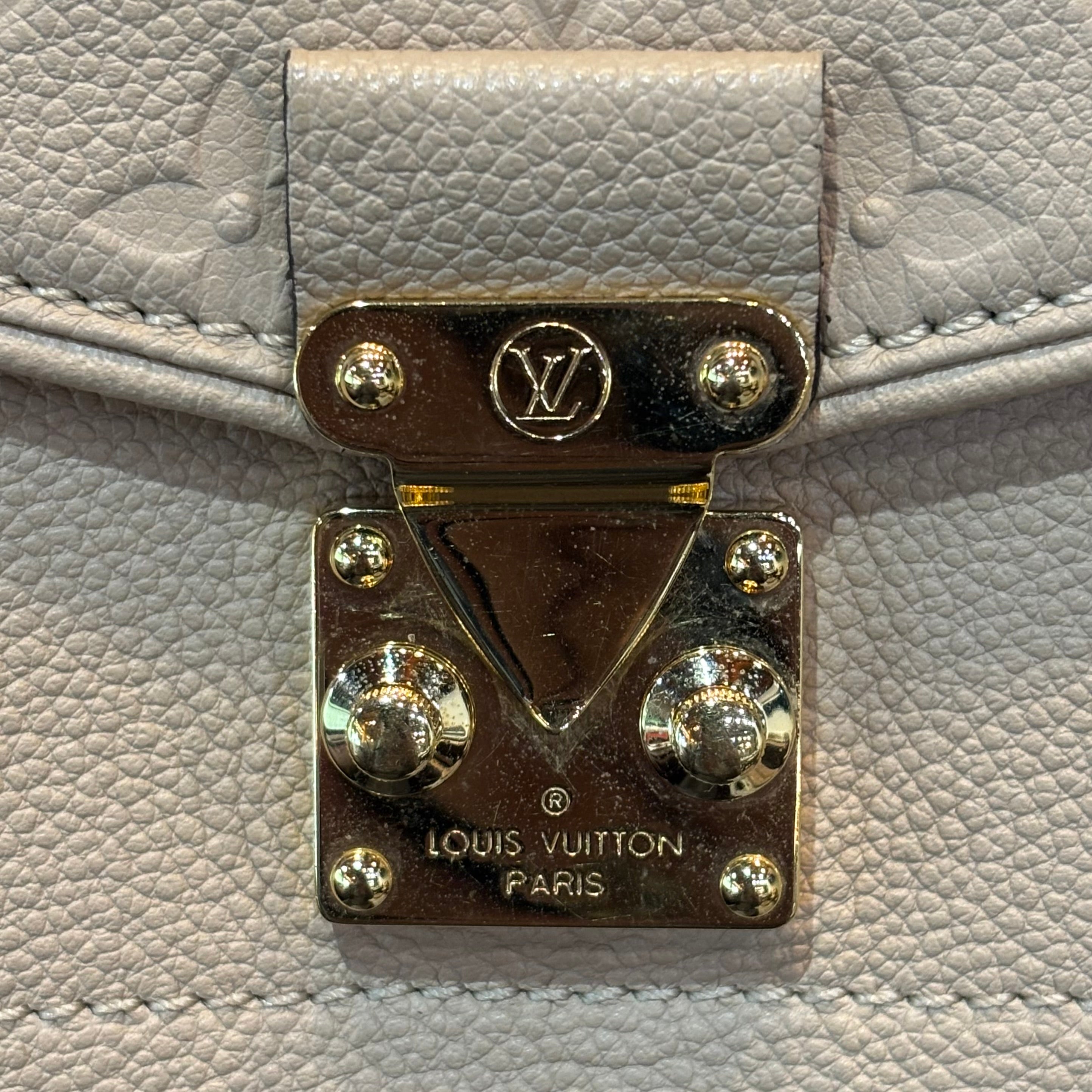 Louis Vuitton A Condition Empriente Saint Germain Beige PM 3500.00
