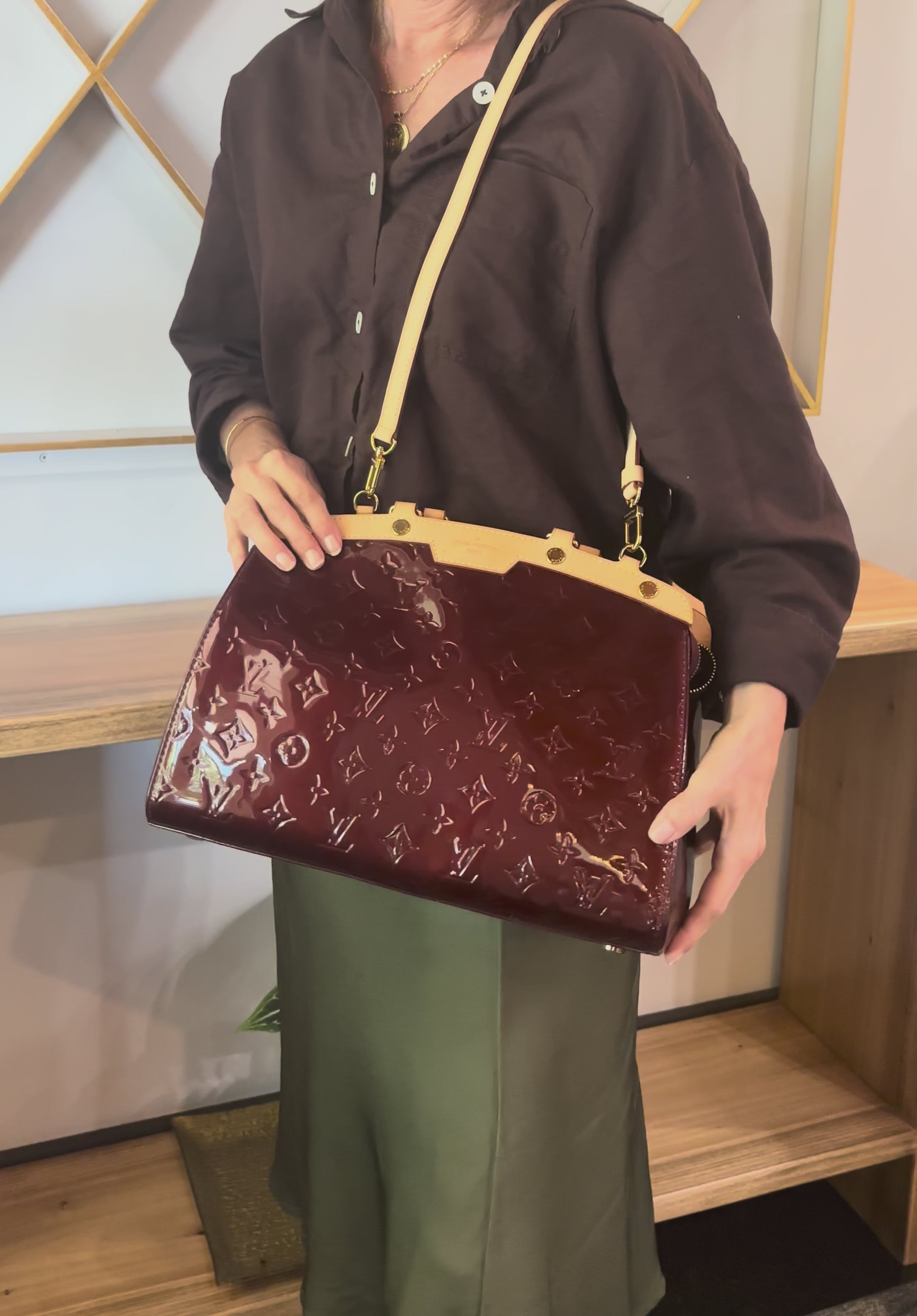 LV A Condition Vernis Brea MM Amarante 1600.00